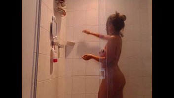 Cute Girl Showers - exquisitecamgirls.com